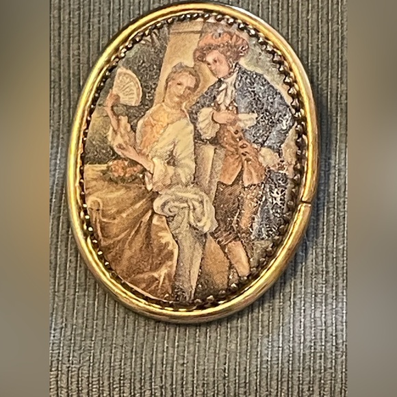 Whiting & Davis Vintage Gold Oval Brooch with 18th C Romantic Scene - Picture 1 of 10
